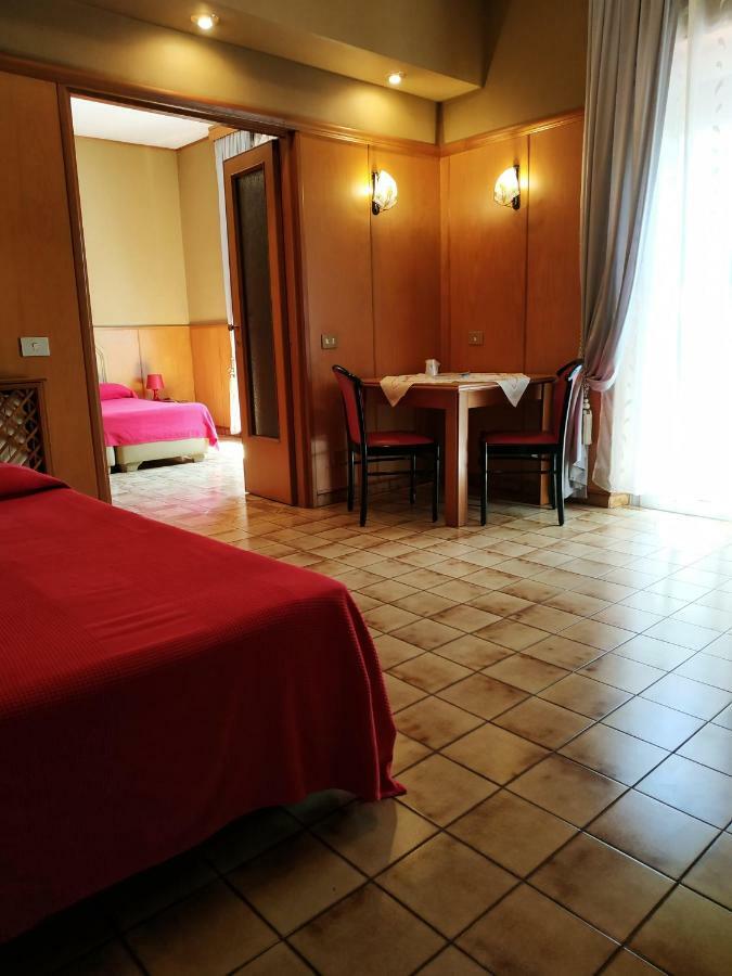 Residence Hotel Valery Monterotondo  Eksteriør billede